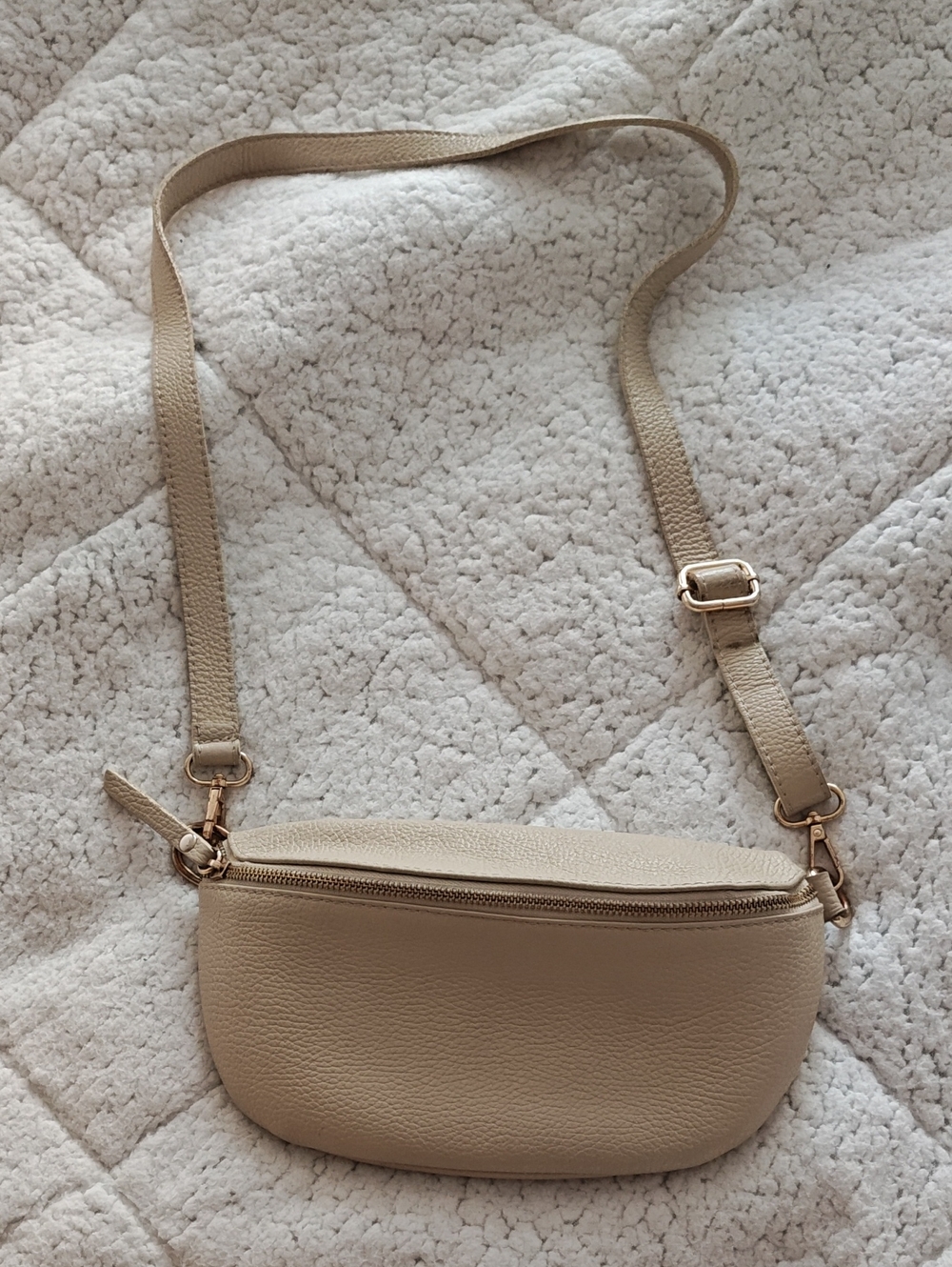 beige handbag made of genuine leather, made in Italy,